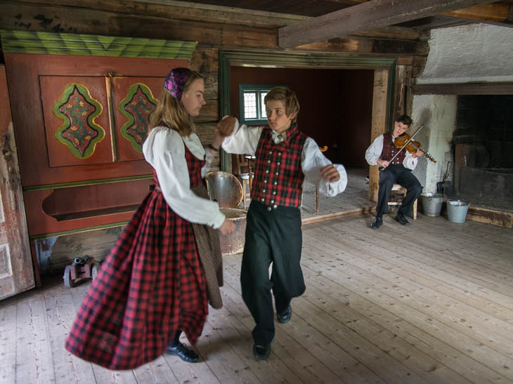 Tanzvorführung im Museum Valdres bei Fagerness
