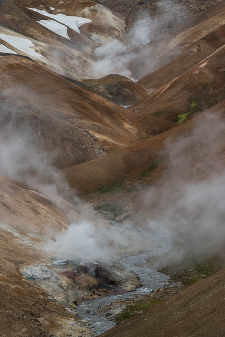 Dampfendes Geothermalgebiet unterm Kerlingarfjöll im zentralen Hochland