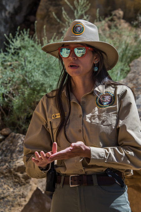 Indianische Park-Rangerin in Mesa Verde