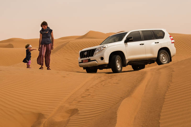 In  den Sanddünen hinter der Oase Al-Hawaiyah  am Beginn der Al-Wahiba-Wüste