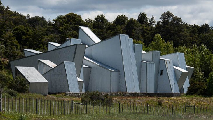 Interessante Architektur mit unklarem Zweck südlich von Punta Arenas