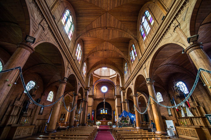 Im Inneren der Hauptkirche von Castro auf Chiloe