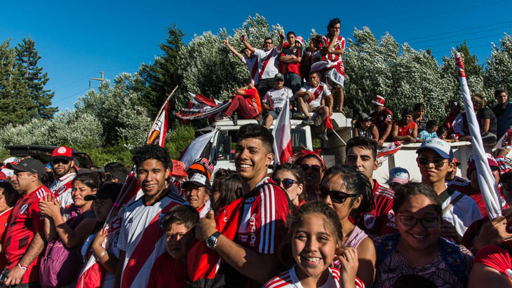 Die begeisterten Fans der Fußballmannschaft von River Plate